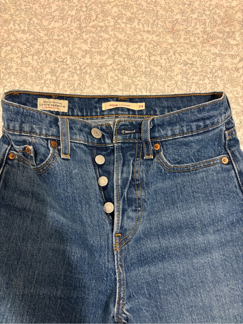 Levi's Women’s High-Rise Wedgie Straight Jeans